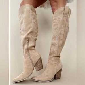 NWOT Knee-High Tan Women's Boots.  
Vegan leather/faux suede.